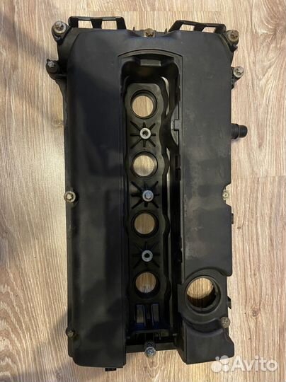 Оригинальная клапанная крышка на opel astra H, J