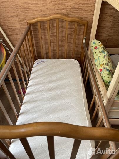 Кроватка с маятником