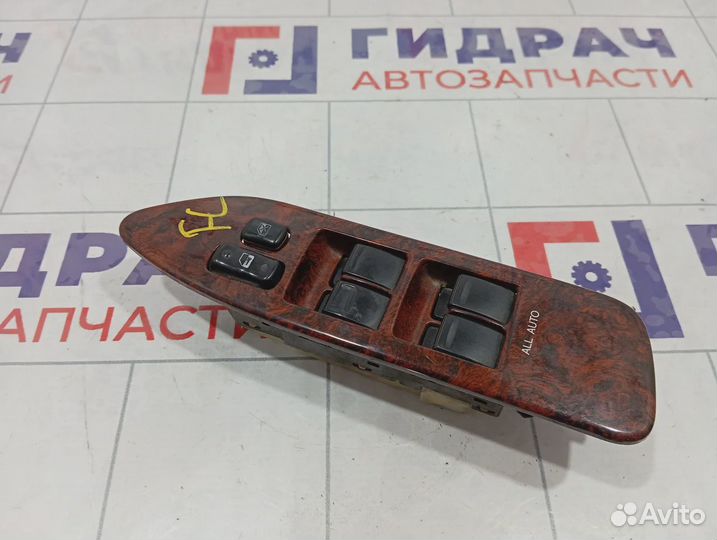 Блок управления стеклоподъемниками Toyota Land Cruiser (J100) 84820-60110