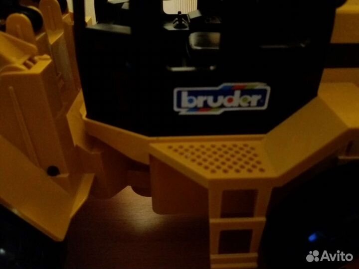 Bruder трактор