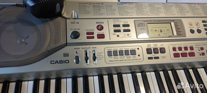 Синтезатор Casio с микрофоном