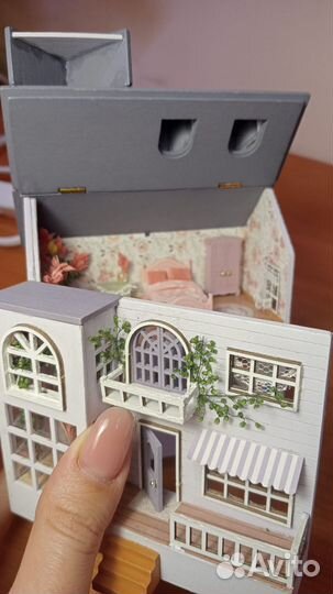 Кукольный домик с мебелью для куклы