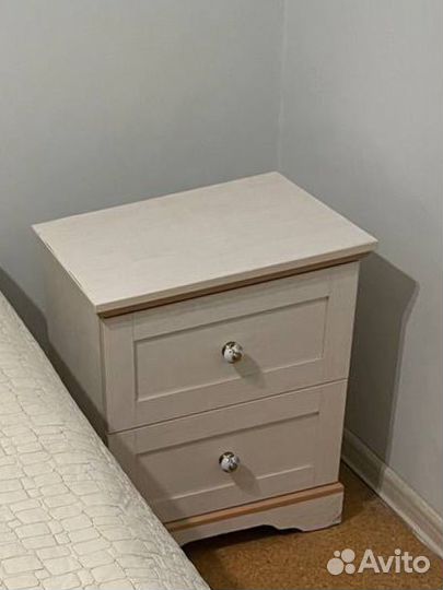 Тумба прикроватная
