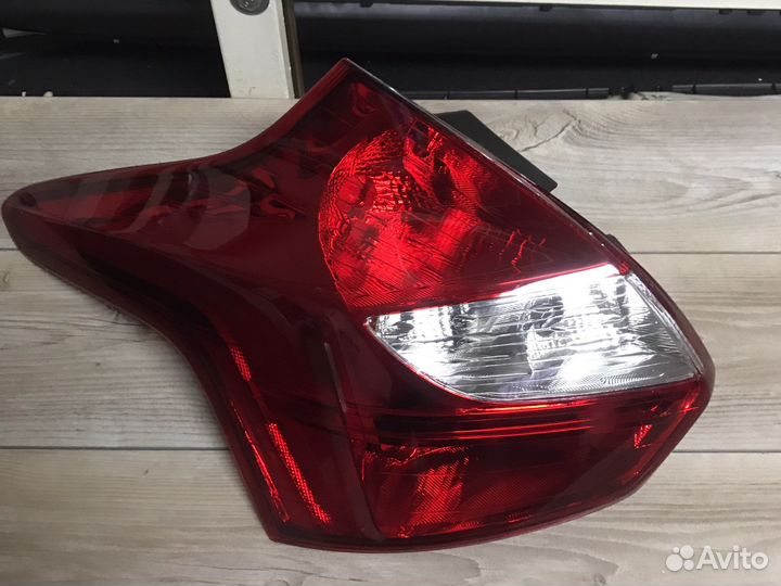Фонарь Ford focus 3 хэтчбэк