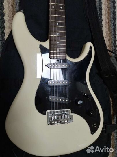 Электрогитара Yamaha с комбиком