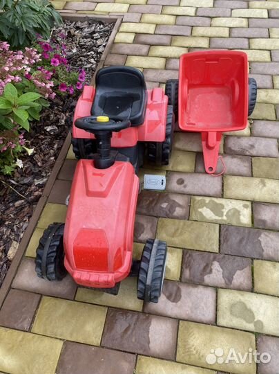 Трактор педальный с прицепом Smoby