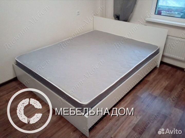 Кровать с матрасом