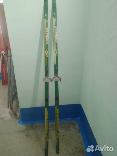 Беговые лыжи, без палок и ботинок