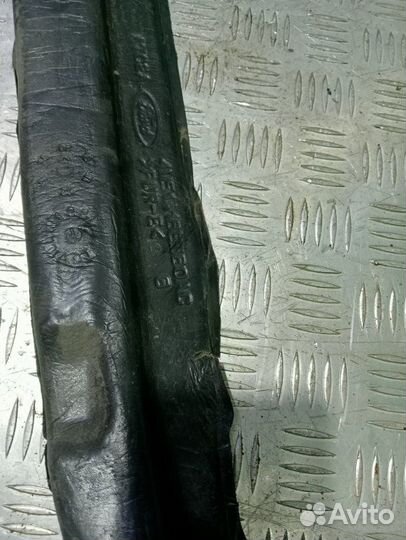 Пыльник крыла левый Ford Focus 2 седан 1.8 2008