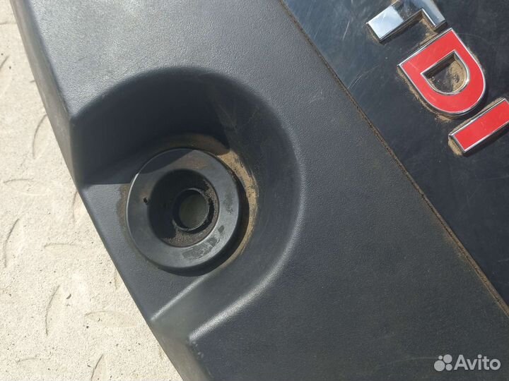 VW Sharan(00-10) декоративная крышка двс