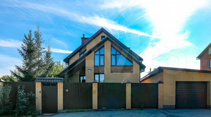 Коттедж 210,5 м² на участке 6 сот.