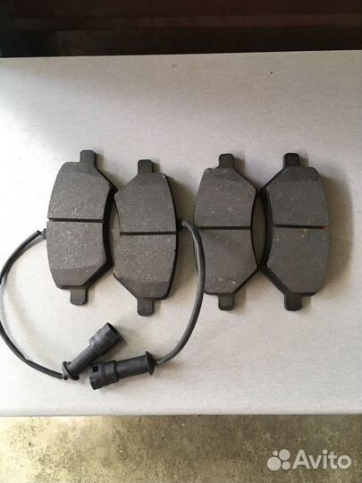Тормозные колодки передние