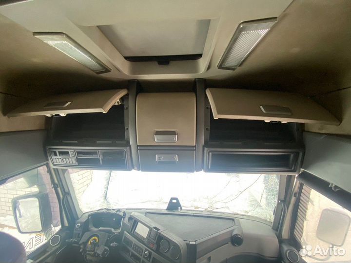 Консоль кабины верхняя 2016г. Renault T