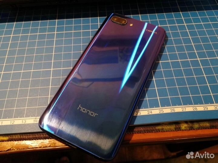 HONOR 10, 4/64 ГБ