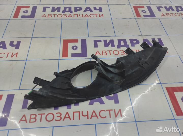 Рамка противотуманной фары правой Toyota Auris (E150) 81481-02050. Дефект