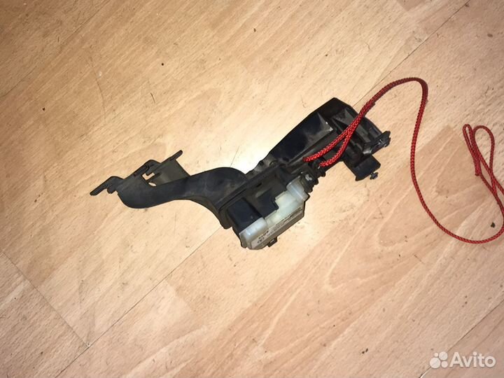 Замок лючка бензабака Мерседес мл 164