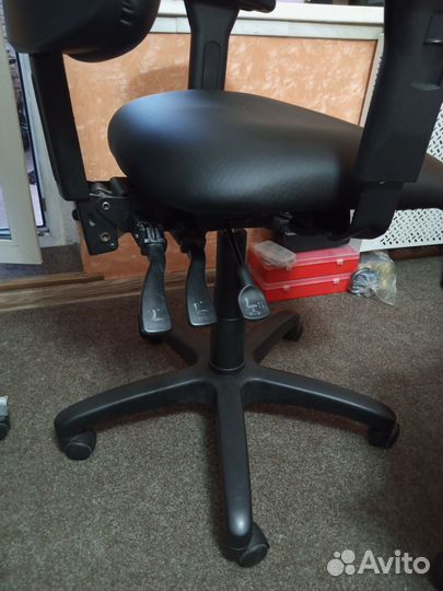 Компьютерное кресло