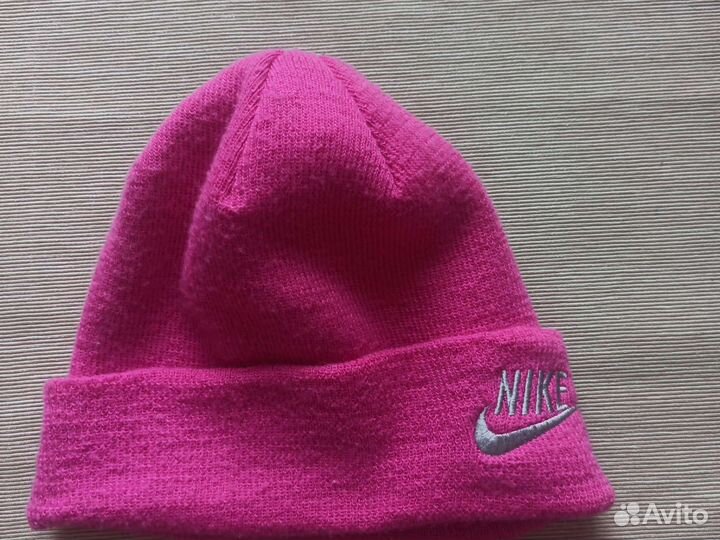 Женская спортивная шапка Nike