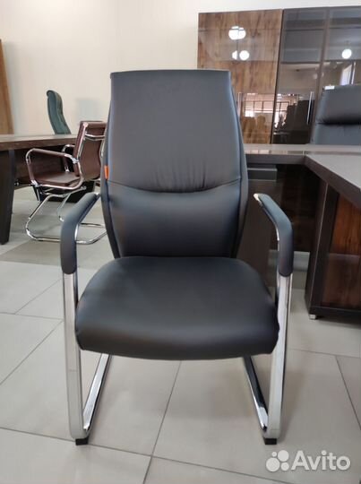 Офисное кресло