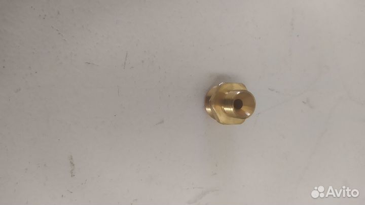 Штуцер Volkswagen 06J127065C