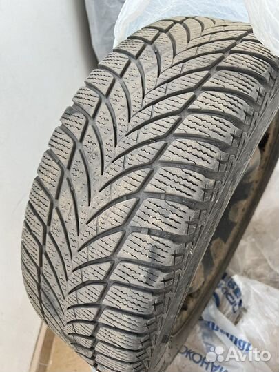 Goodyear UltraGrip Ice 2 215/55 R16
