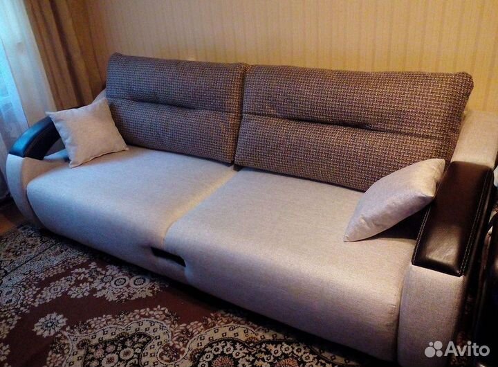 Перетяжка и замена обивки диванов из велюра