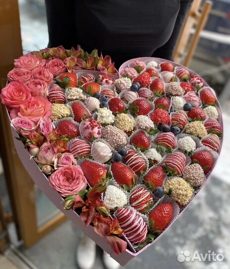 Подарок на 8 марта, тюльпаны, цветы