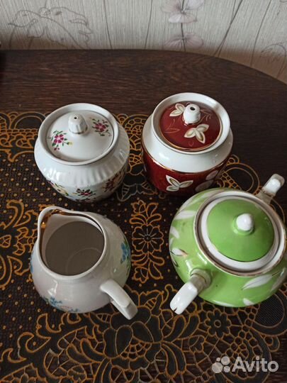 Сахарницы и молочник