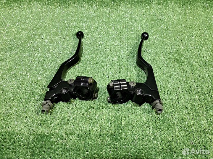 Ручки сцепления и тормоза на мотоцикл