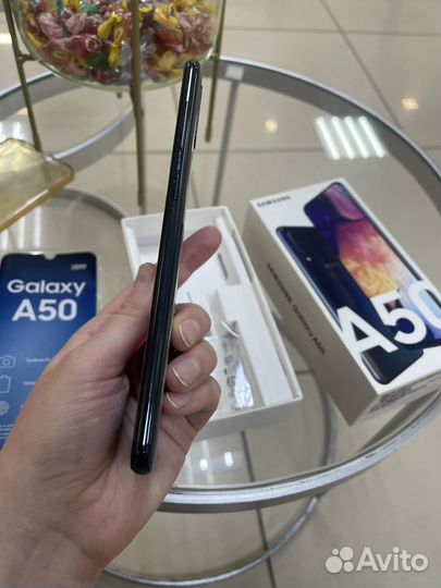 Samsung Galaxy A50, 4/64 ГБ