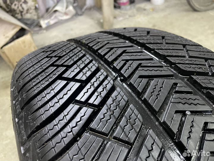 Ecovision W-686 245/45 R19