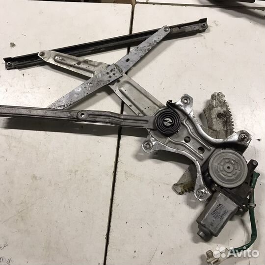 Стеклоподъемник Toyota Corolla