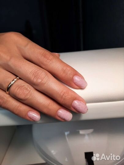 Модель на маникюр