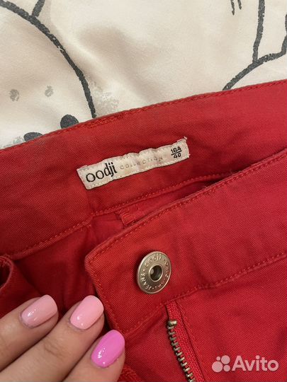 Красные брюки