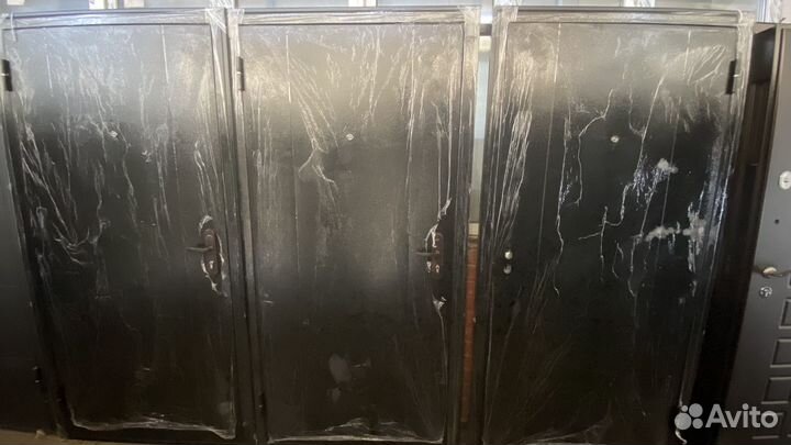 Дверь входная уличная