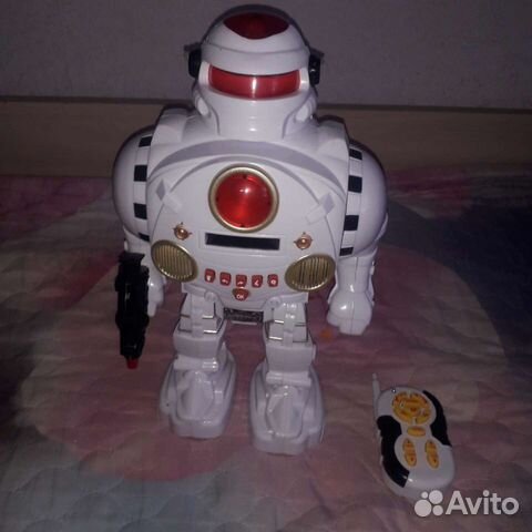 Игрушка робот с пультом