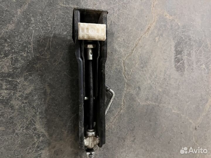 Домкрат mercedes benz