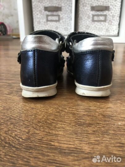 Туфли для девочки 24 р