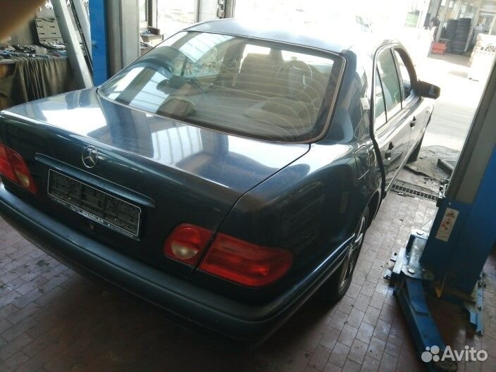 Разбор на запчасти Mercedes E W210