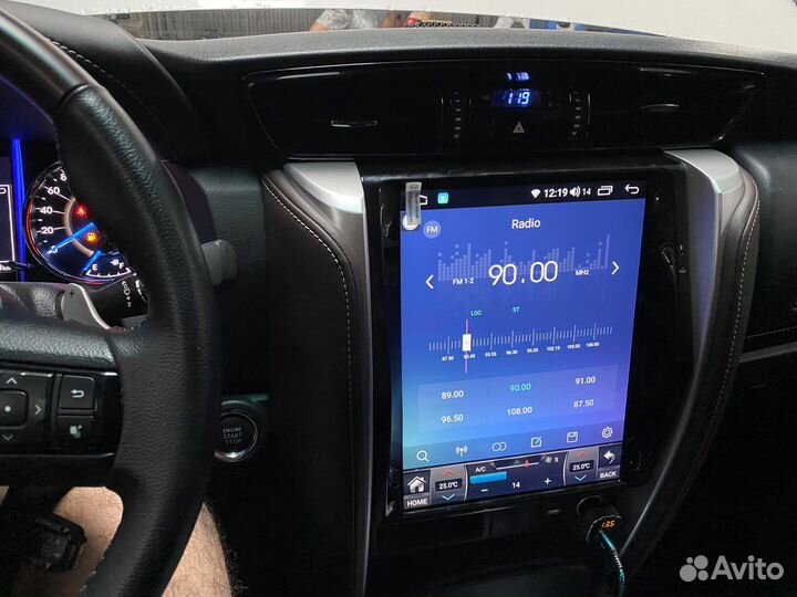 Штатная магнитола Тесла Toyota Fortuner