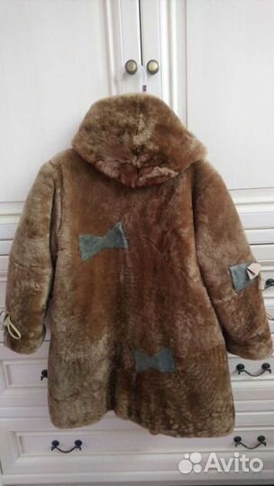 Шубка мутоновая на девочку 4-5 лет сост.новой