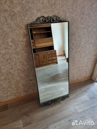 Консоль, зеркала, бра зик змеевик