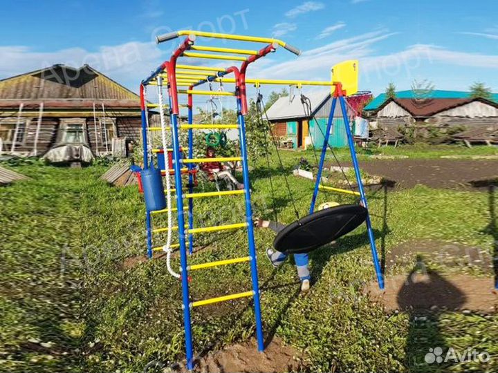 Уличный спортивный комплекс