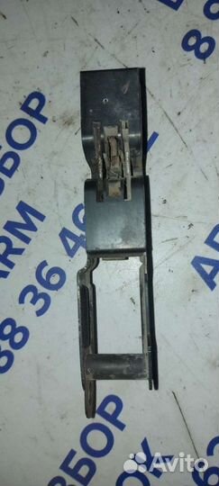 Замок капота на Volkswagen Phaeton