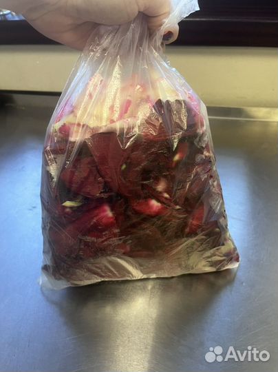 Лепестки роз