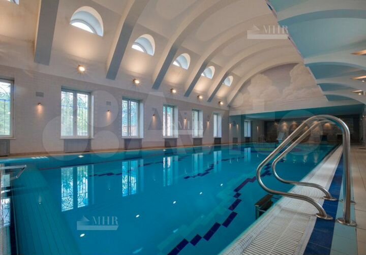 Дом 1100 м² на участке 15 сот.