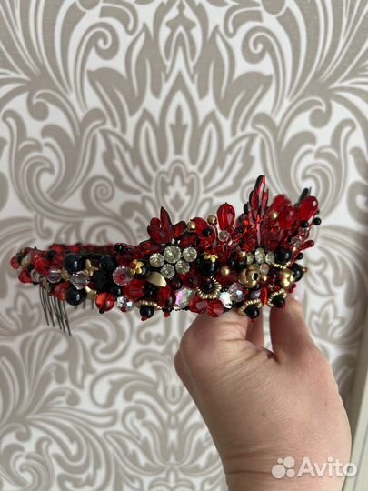 Диадема с камнями