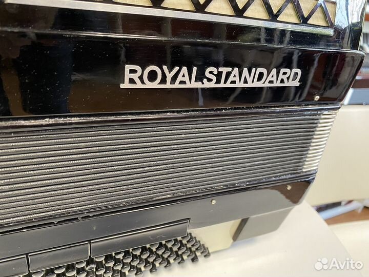 Надпись Royalstandard для аккордеона