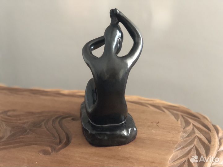 Статуэтка. Чёрная женщина