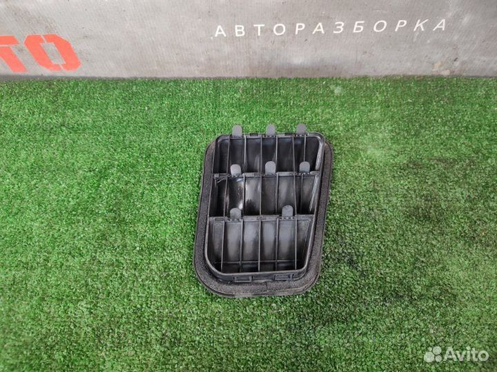 Решетка вентиляционная задняя левая Kia Rio 3 Ub